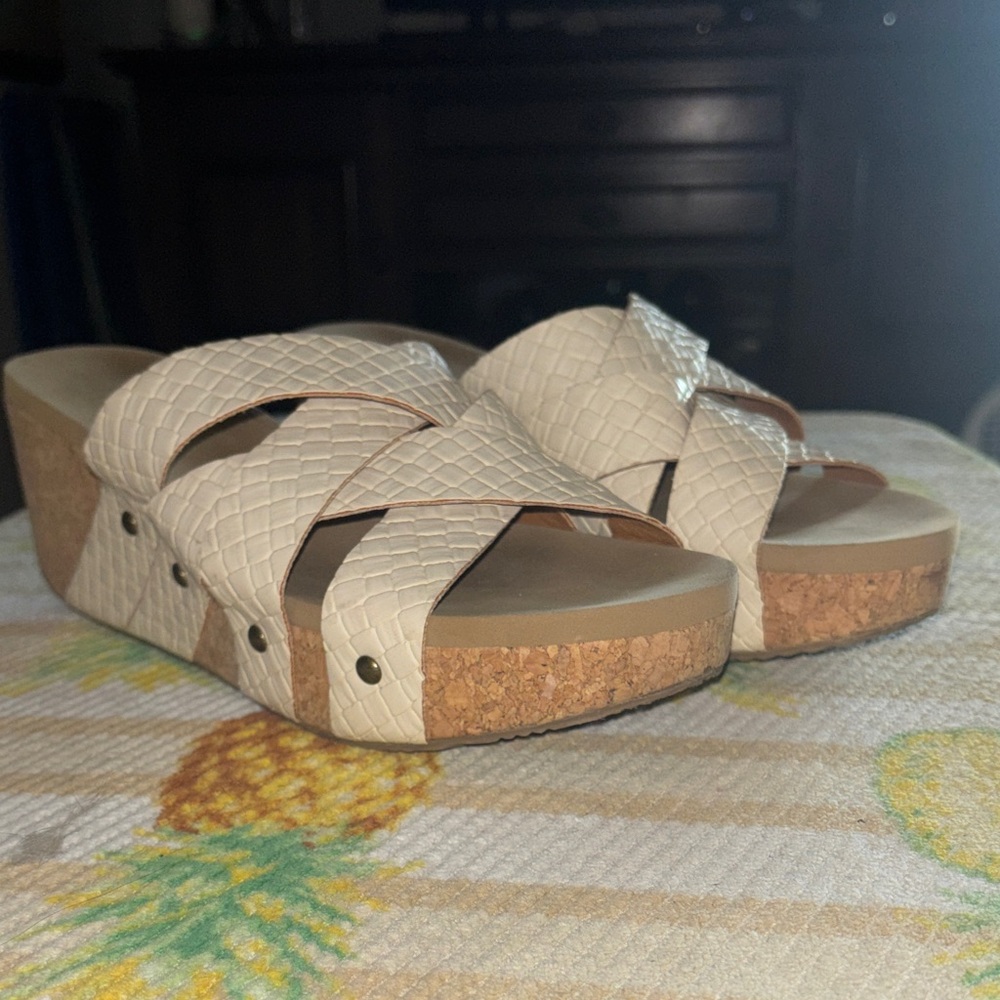 Volatile Newport Crisscross Platform Slide Sandal-Ivory